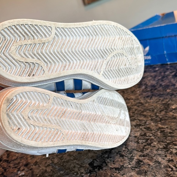 Adidas unisex superstar White and Blue Sneakers Classic Design M6.5 W 8 - Picture 9 of 11